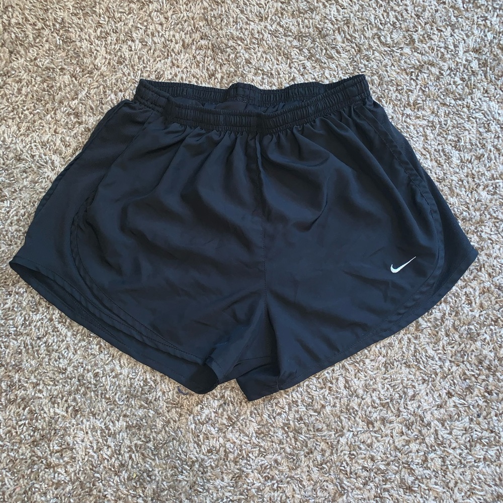 Nike tempo short